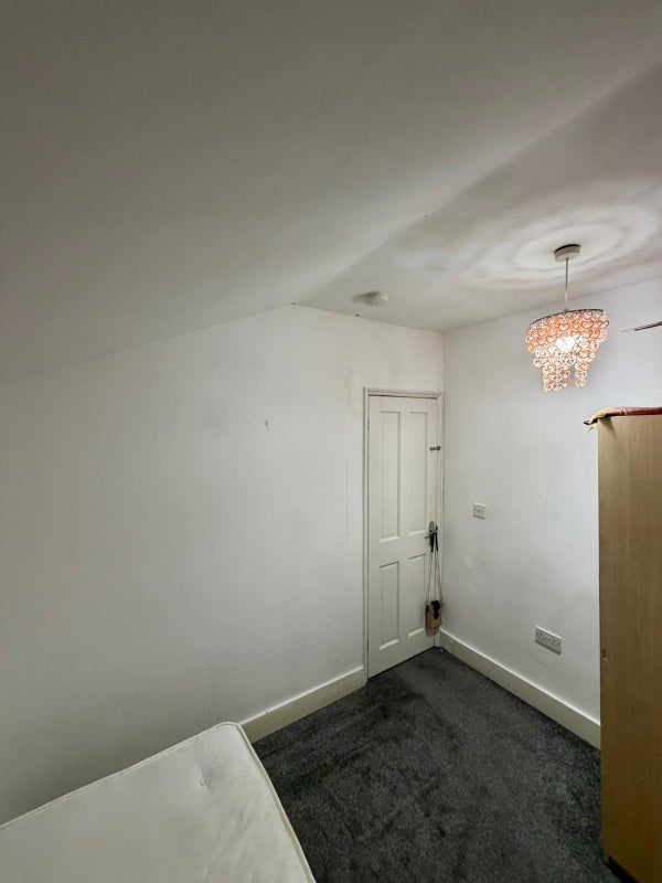 Room Vallentin Road in Greater London