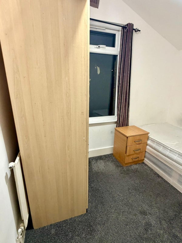 Room Vallentin Road in Greater London
