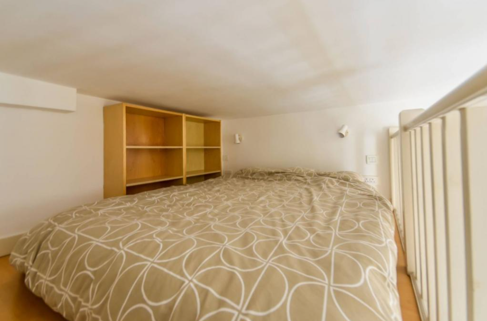 Flat Fairholme Road in Greater London