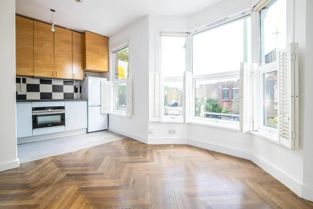 Flat Norwood Road in Greater London