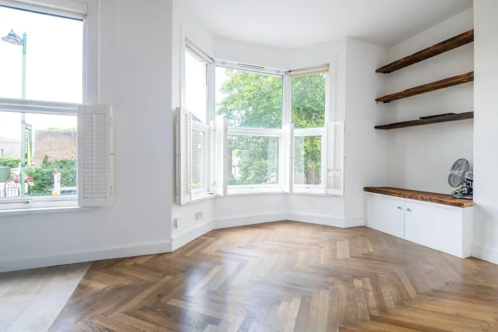 Flat Norwood Road in Greater London