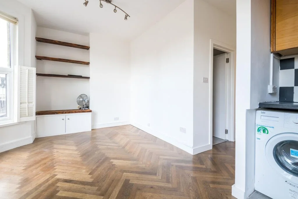 Flat Norwood Road in Greater London
