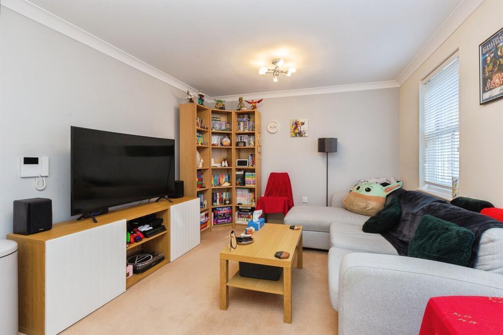 Flat Trenchard Street in Fairford Leys