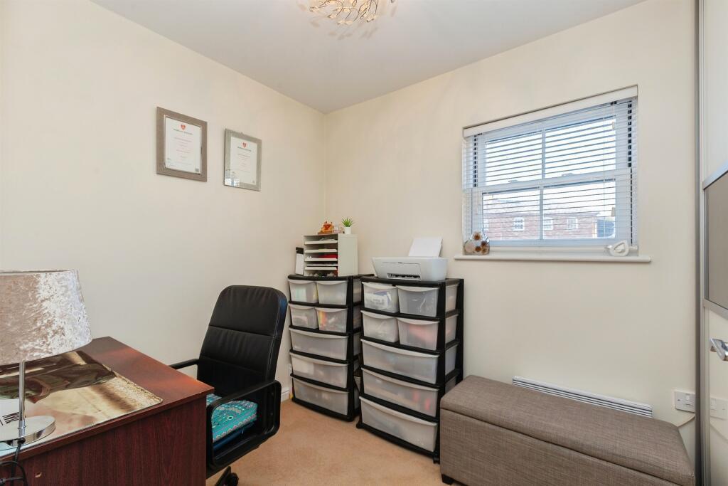 Flat Trenchard Street in Fairford Leys