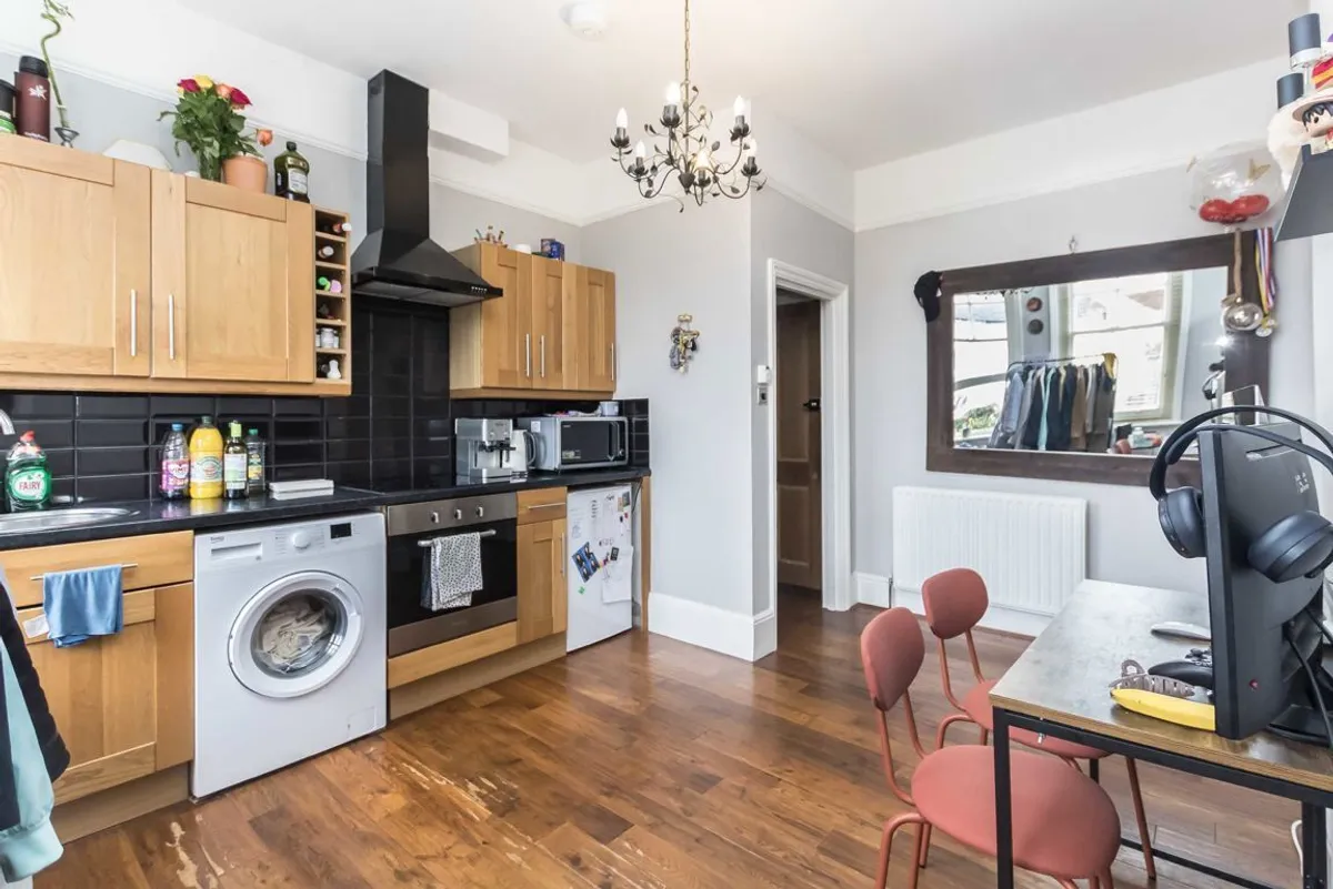 Flat Avenue South in Greater London