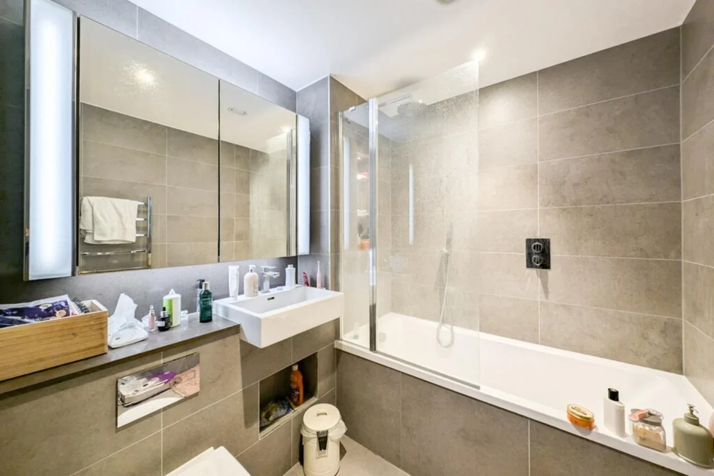 Flat Lanchester Way in Greater London