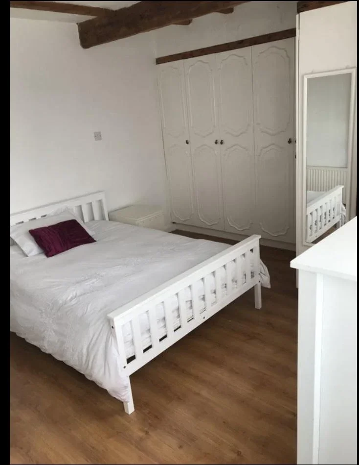 Room Denham Crescent in Greater London