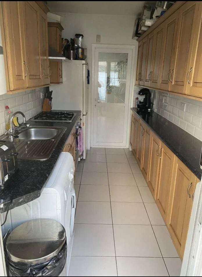 Room Denham Crescent in Greater London