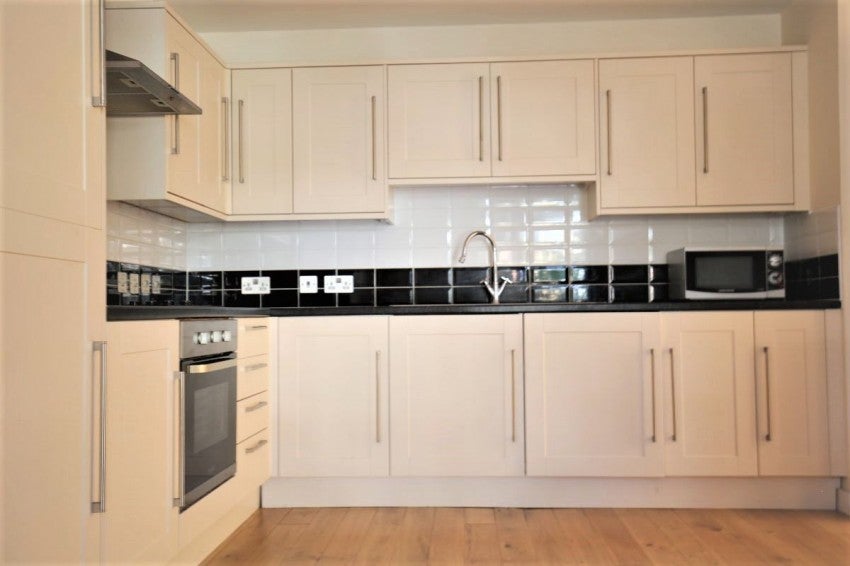 Flat Sussex Way in Greater London