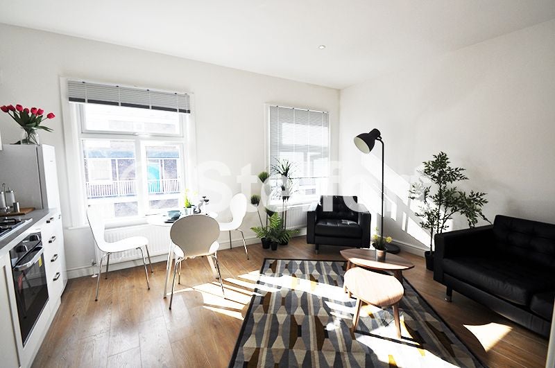 Flat Hornsey Road in Greater London