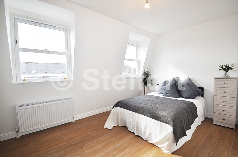 Flat Hornsey Road in Greater London