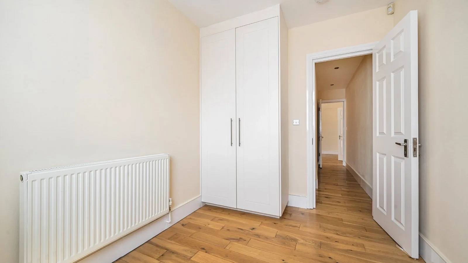 Flat Hadley Way in Greater London