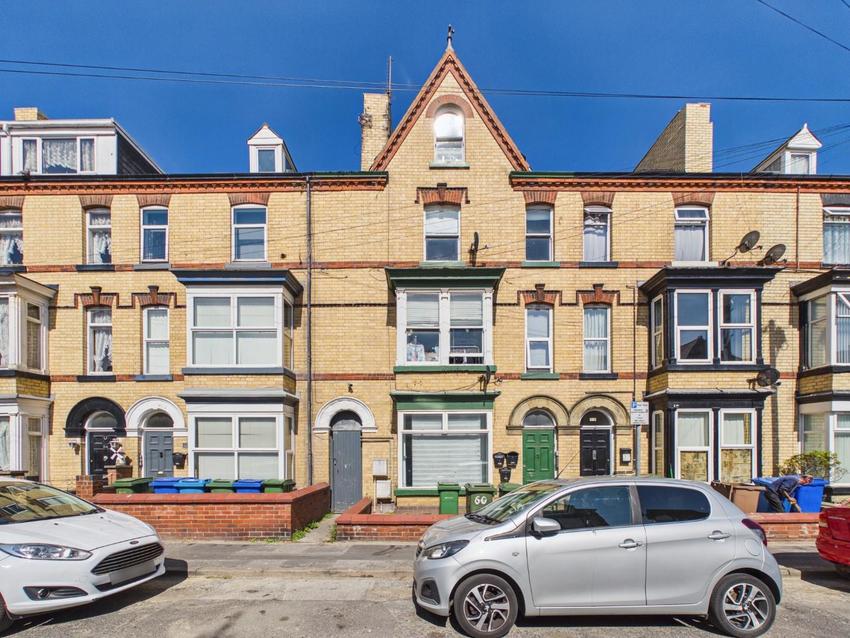 Flat Windsor Crescent in Bridlington