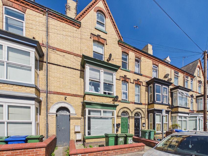 Flat Windsor Crescent in Bridlington