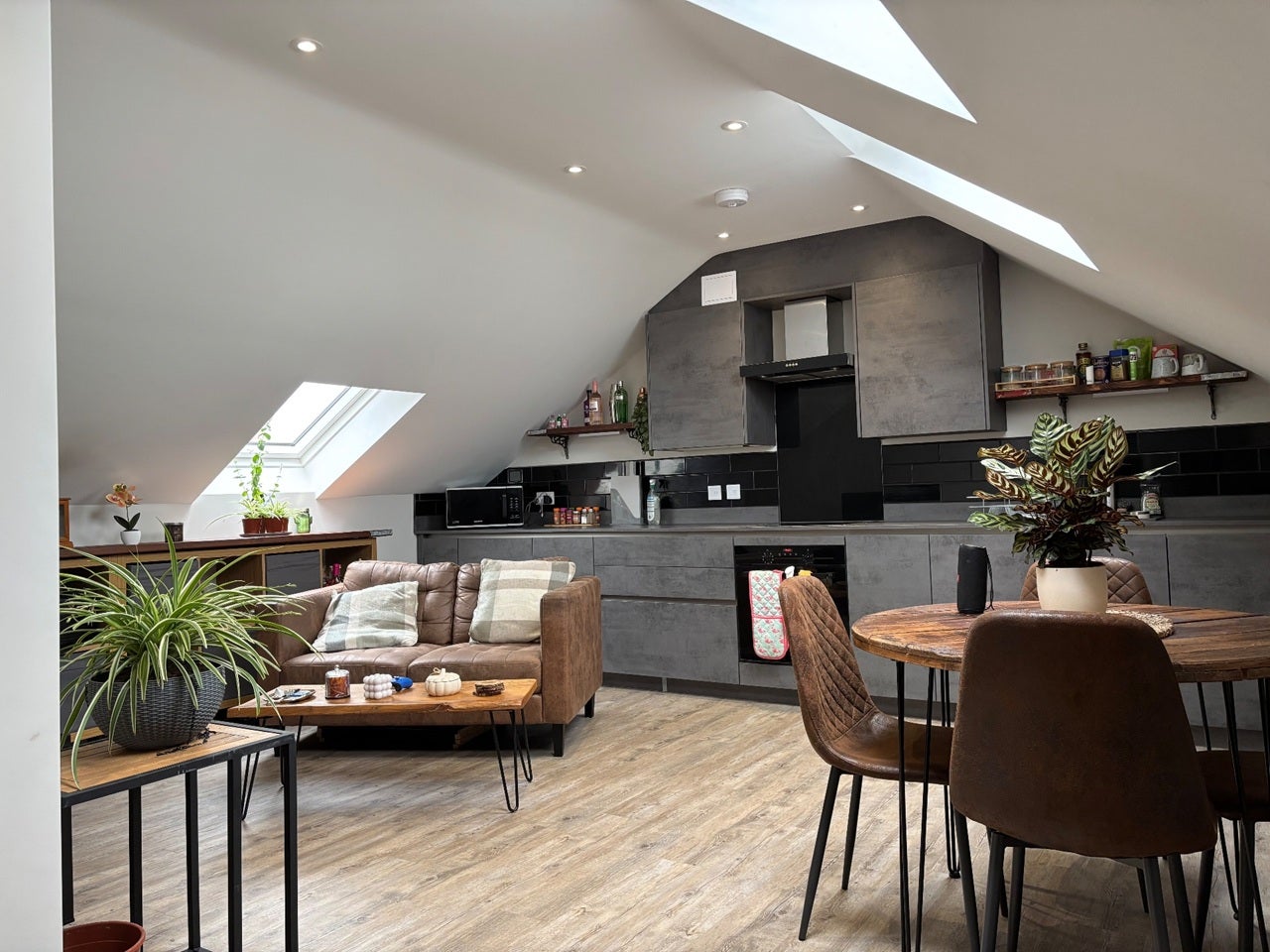 Flat Artizan Road in Northampton