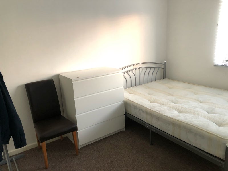 Room Petersfield Rise in Greater London