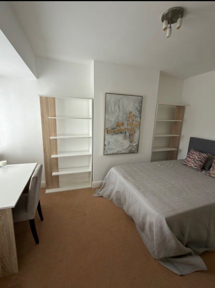 Room The Vale in Greater London