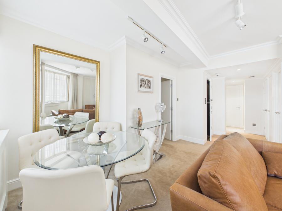 Flat Lucan Place in Greater London