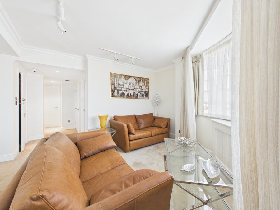 Flat Lucan Place in Greater London
