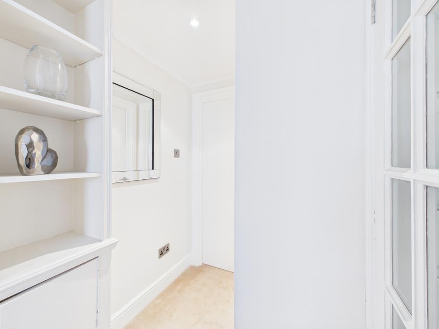 Flat Lucan Place in Greater London