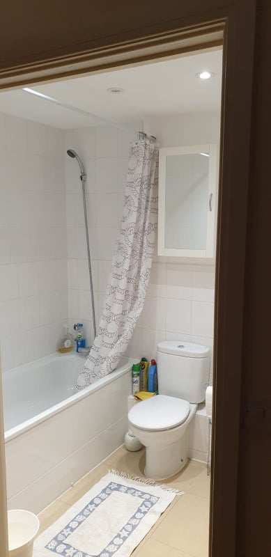 Room Spa Road in Greater London