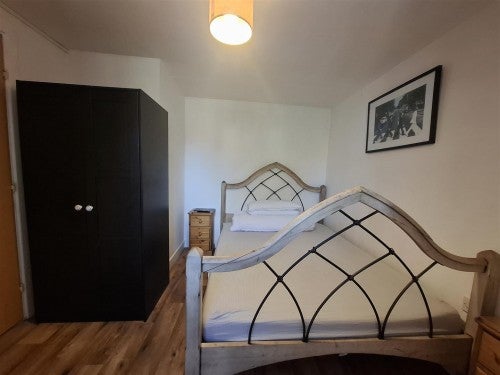 Room Loughton Road in Milton Keynes