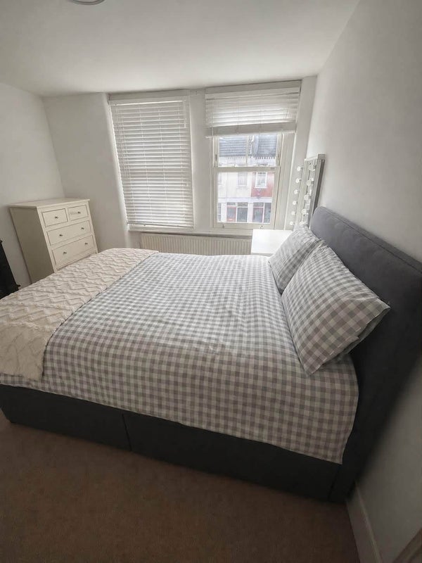 Room Coverton Road in Greater London