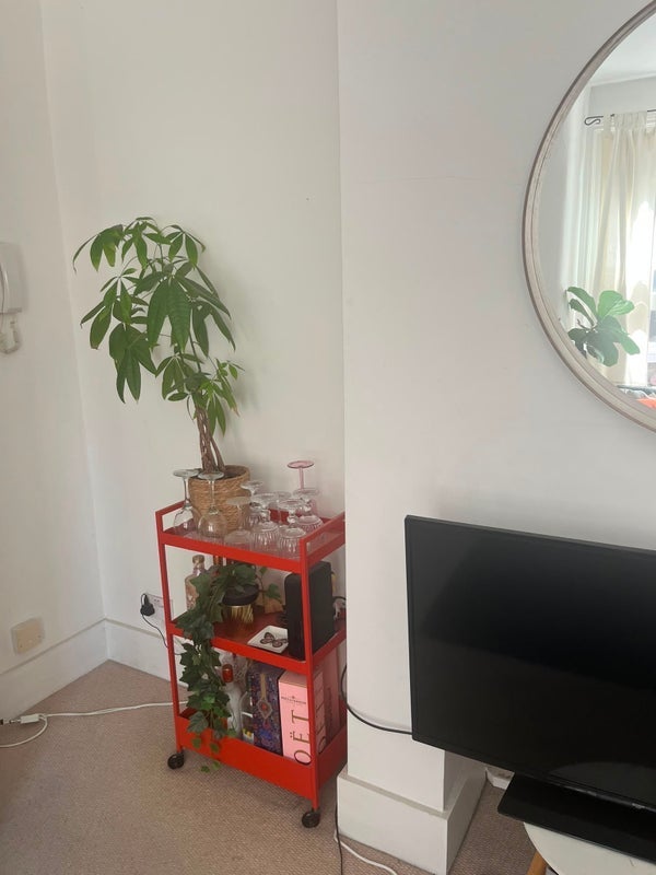 Room Coverton Road in Greater London