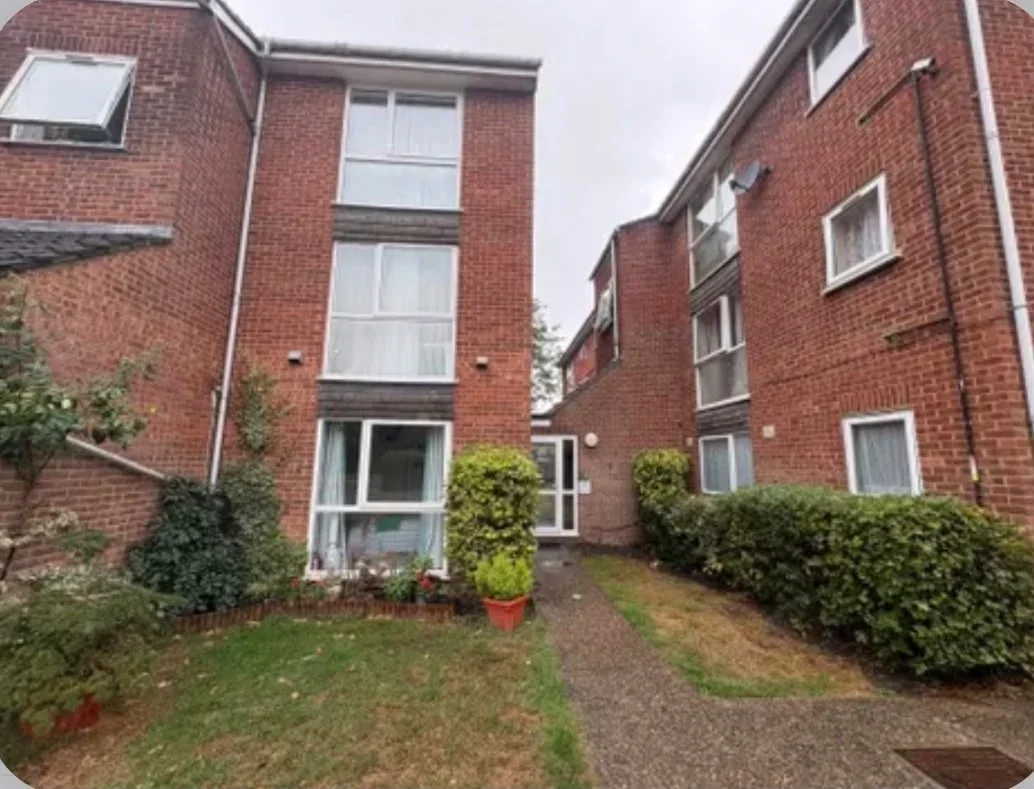 Flat Shurland Avenue in Greater London