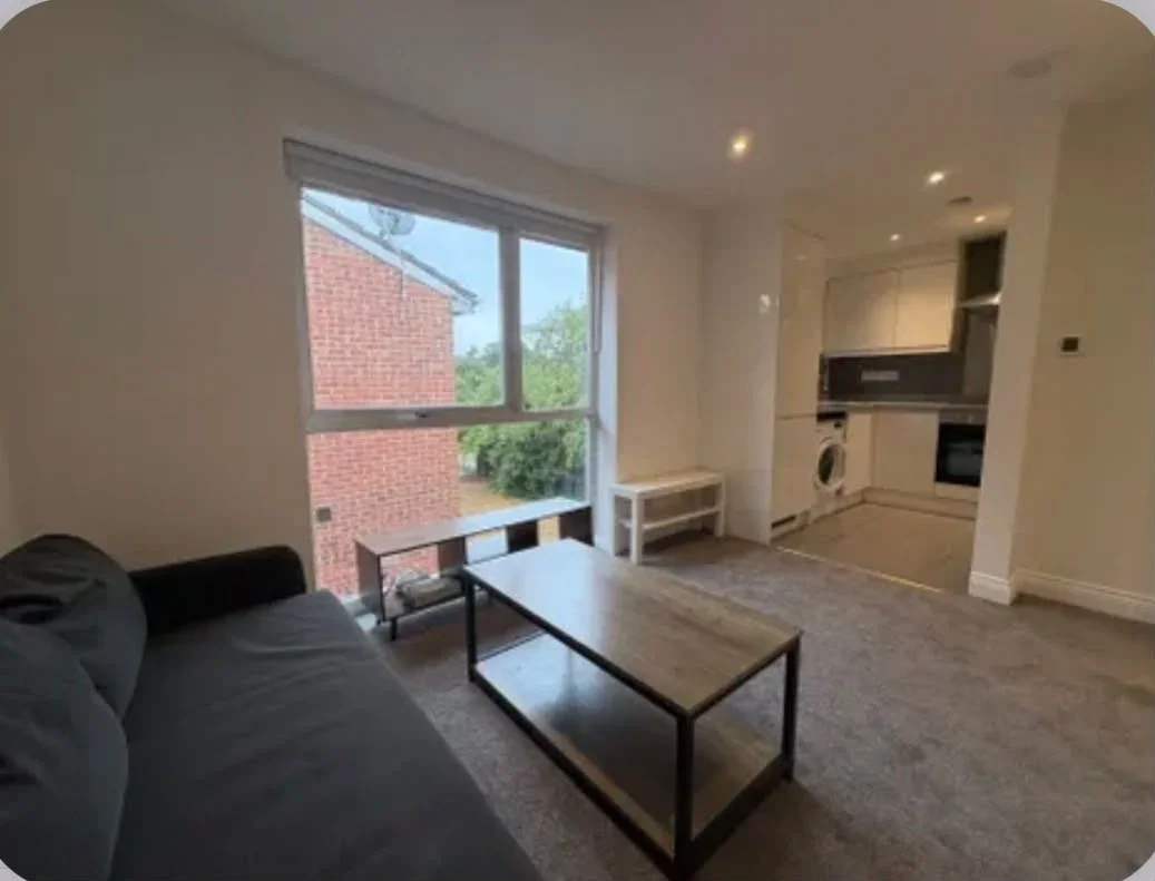 Flat Shurland Avenue in Greater London