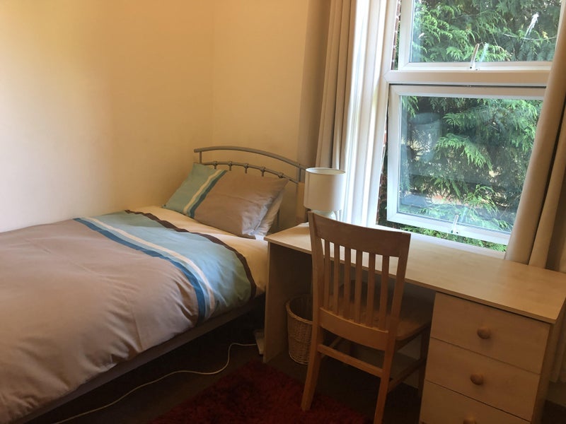 Room Princess Road in Poole