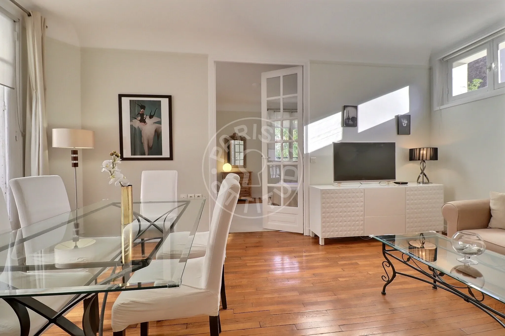 Flat Rue Greuze in Paris