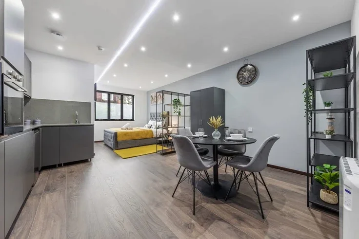 Room Woodstock Road in Greater London