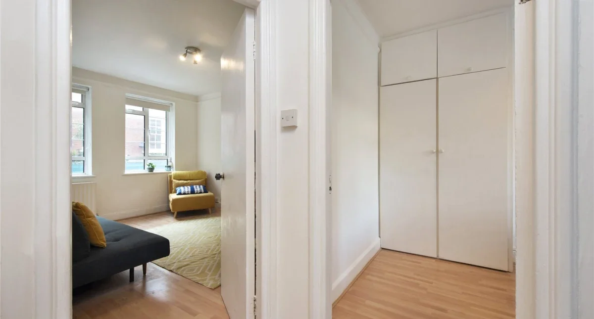 Flat Neal Street in Greater London
