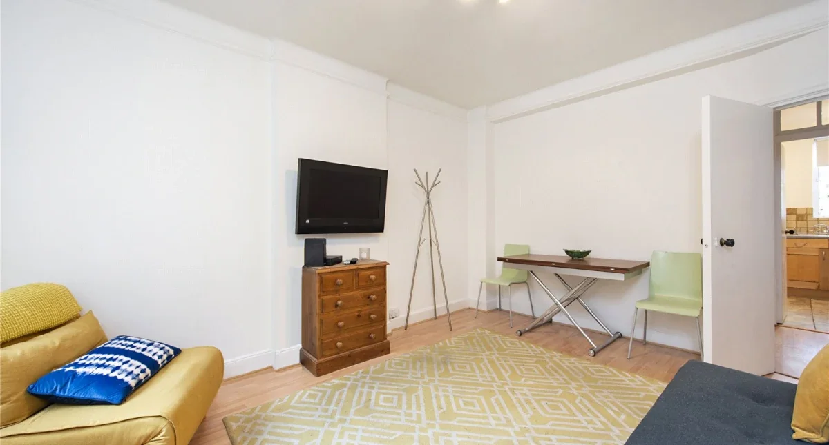Flat Neal Street in Greater London
