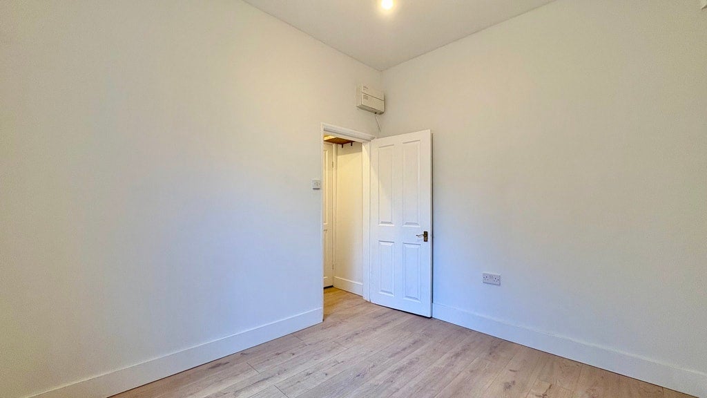 Flat Dulwich Road in Greater London