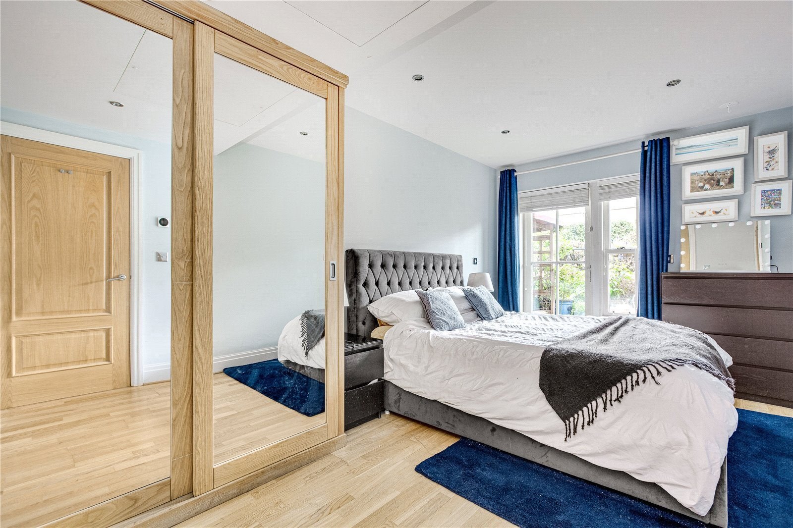 Flat Imperial Crescent in Greater London
