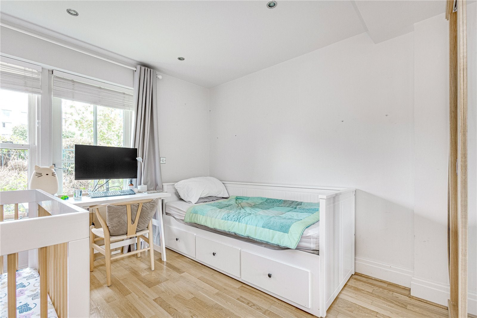 Flat Imperial Crescent in Greater London