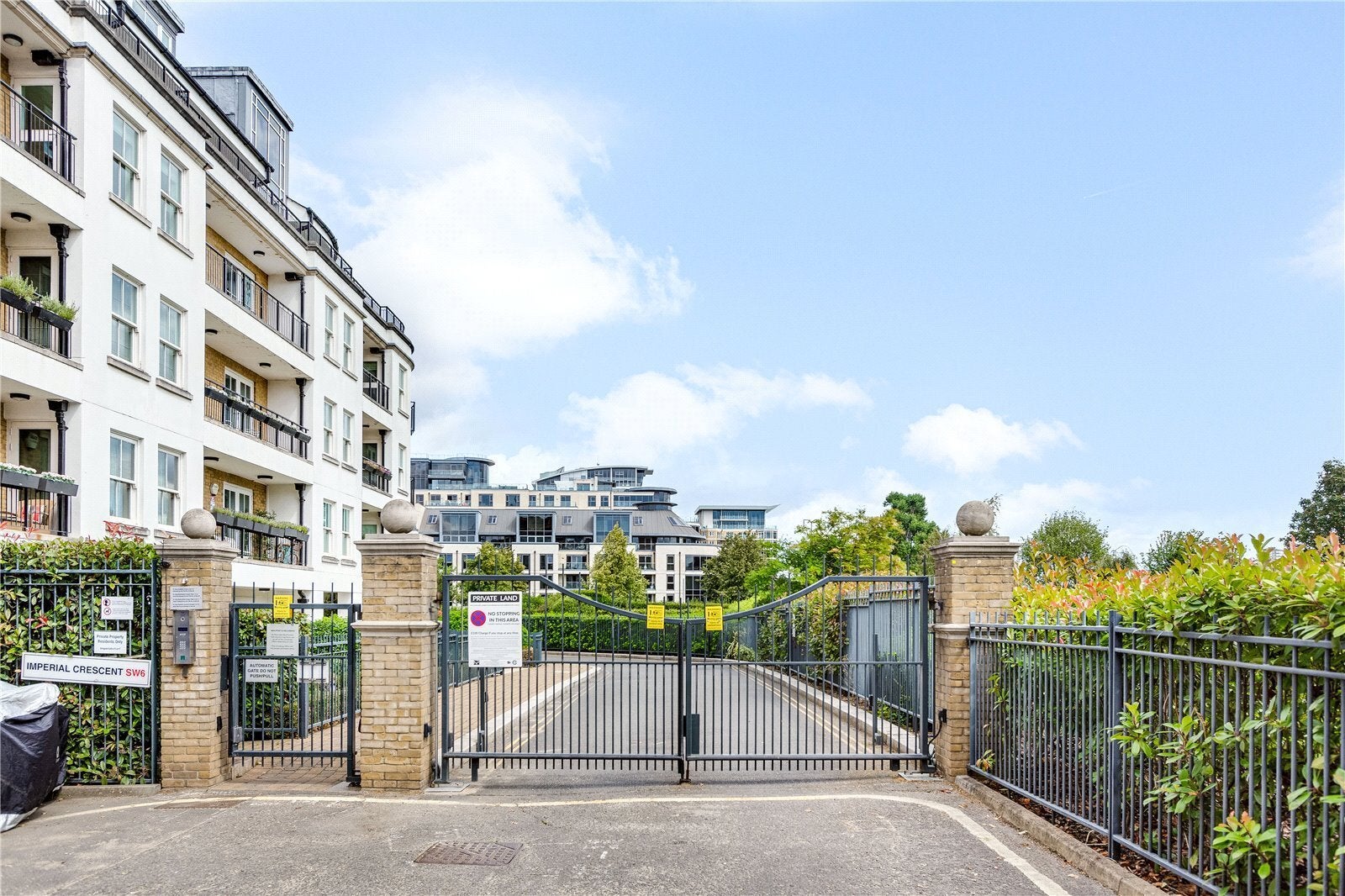 Flat Imperial Crescent in Greater London