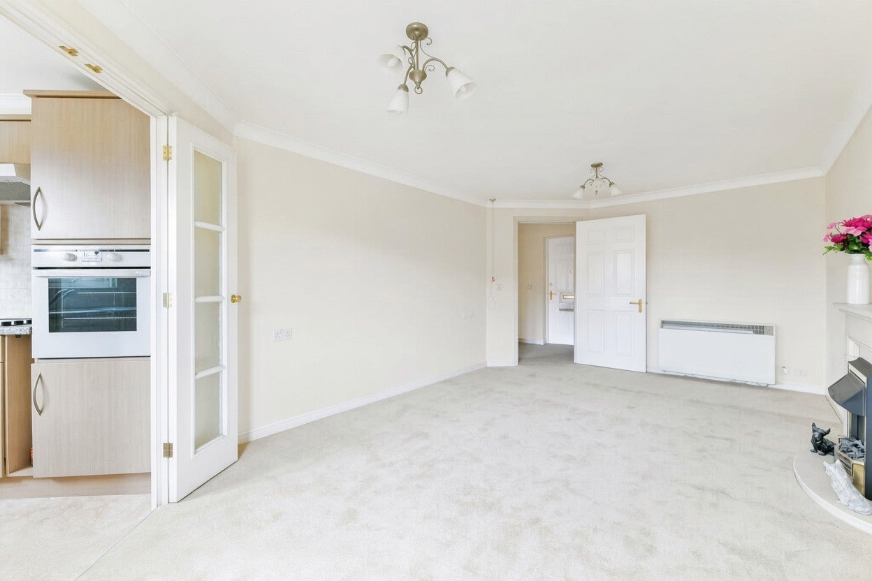 Flat Kingston Road in Epsom and Ewell