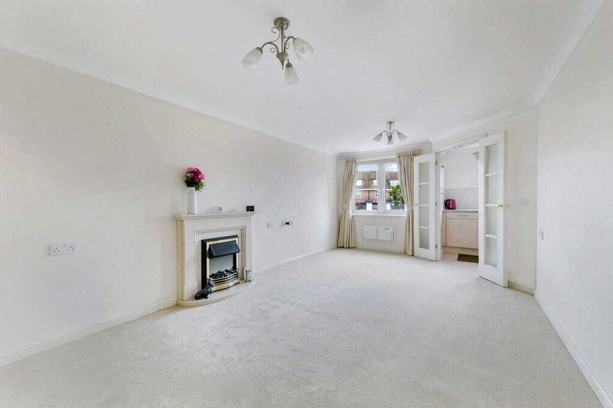 Flat Kingston Road in Epsom and Ewell