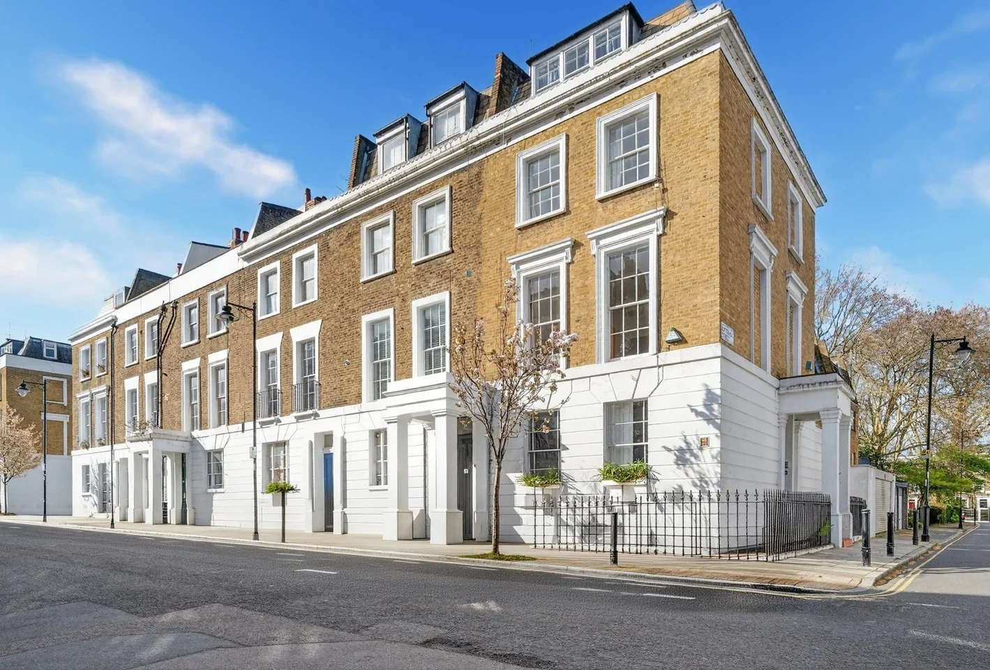 Flat Almeida Street in Greater London