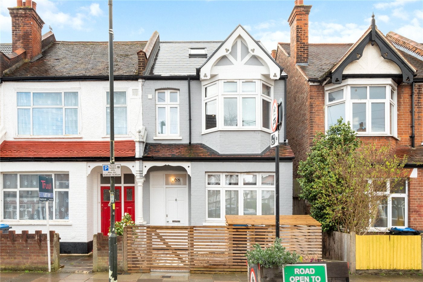 Flat Links Road in Greater London