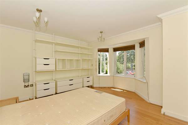 Flat Longbourn in Windsor