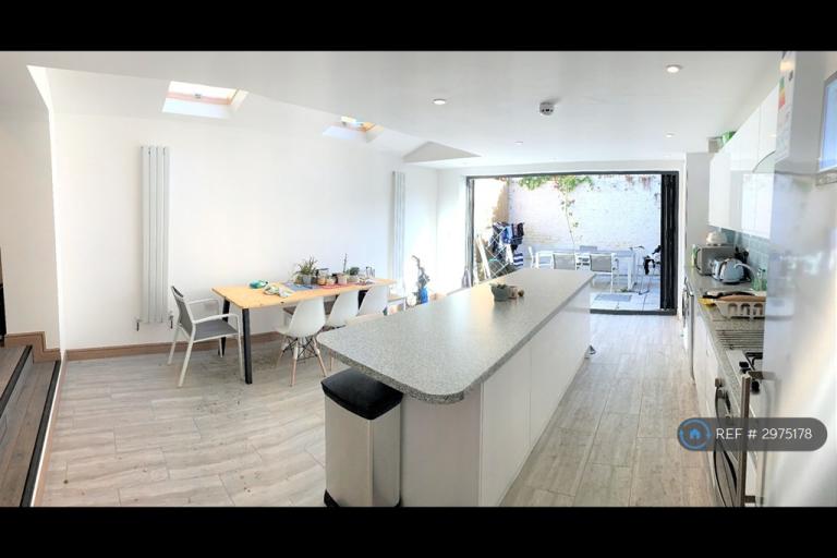 Room Hemberton Road in Greater London
