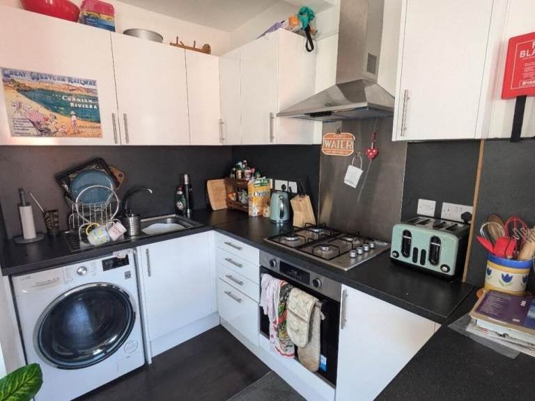 Flat Glenroy Street in Cardiff
