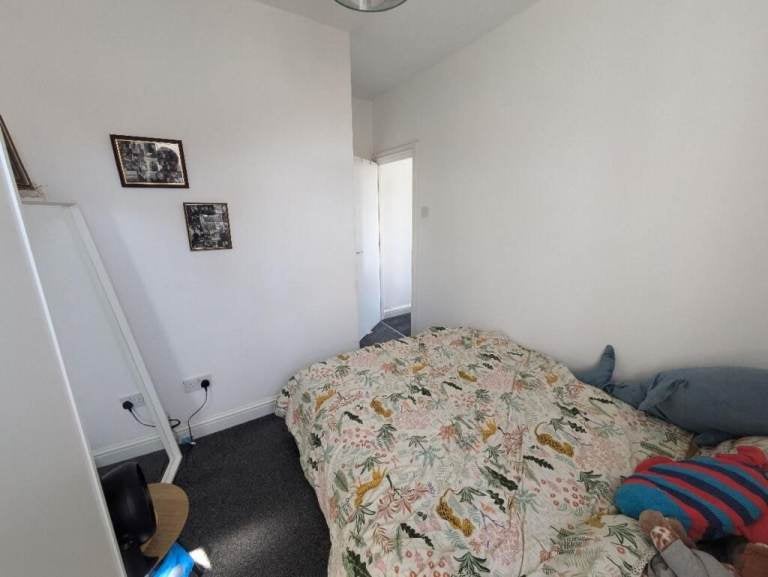 Flat Glenroy Street in Cardiff