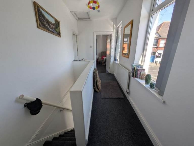 Flat Glenroy Street in Cardiff