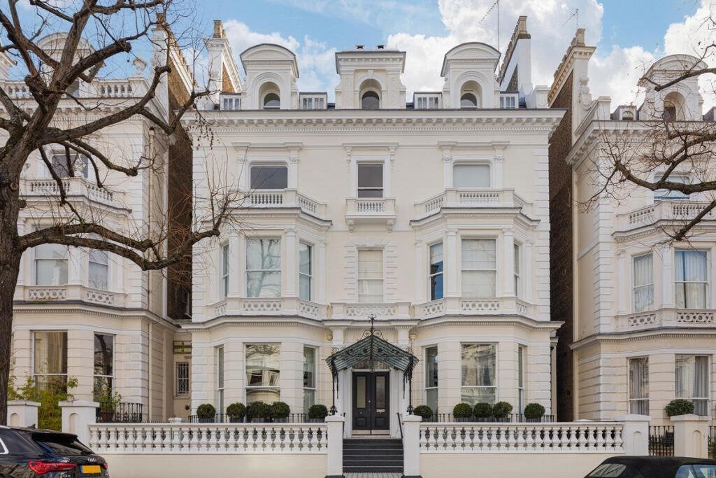 Flat Holland Park in Greater London