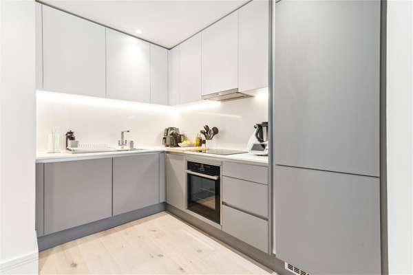 Flat Lancaster Gate in City of Westminster